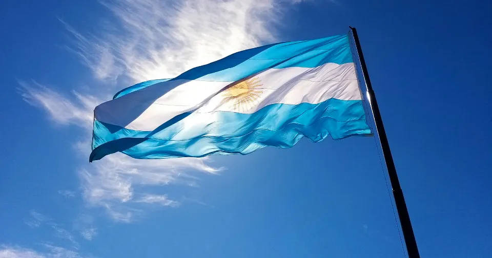 Is Argentina citizenship by investment 800000 refundable